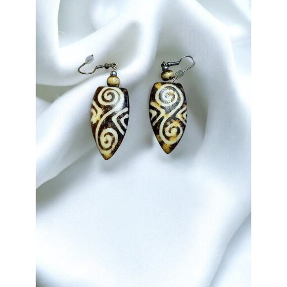 Vintage Tribal-Inspired Shell Carved Earrings With Spiral Design & Hook Closure - Picture 5 of 8